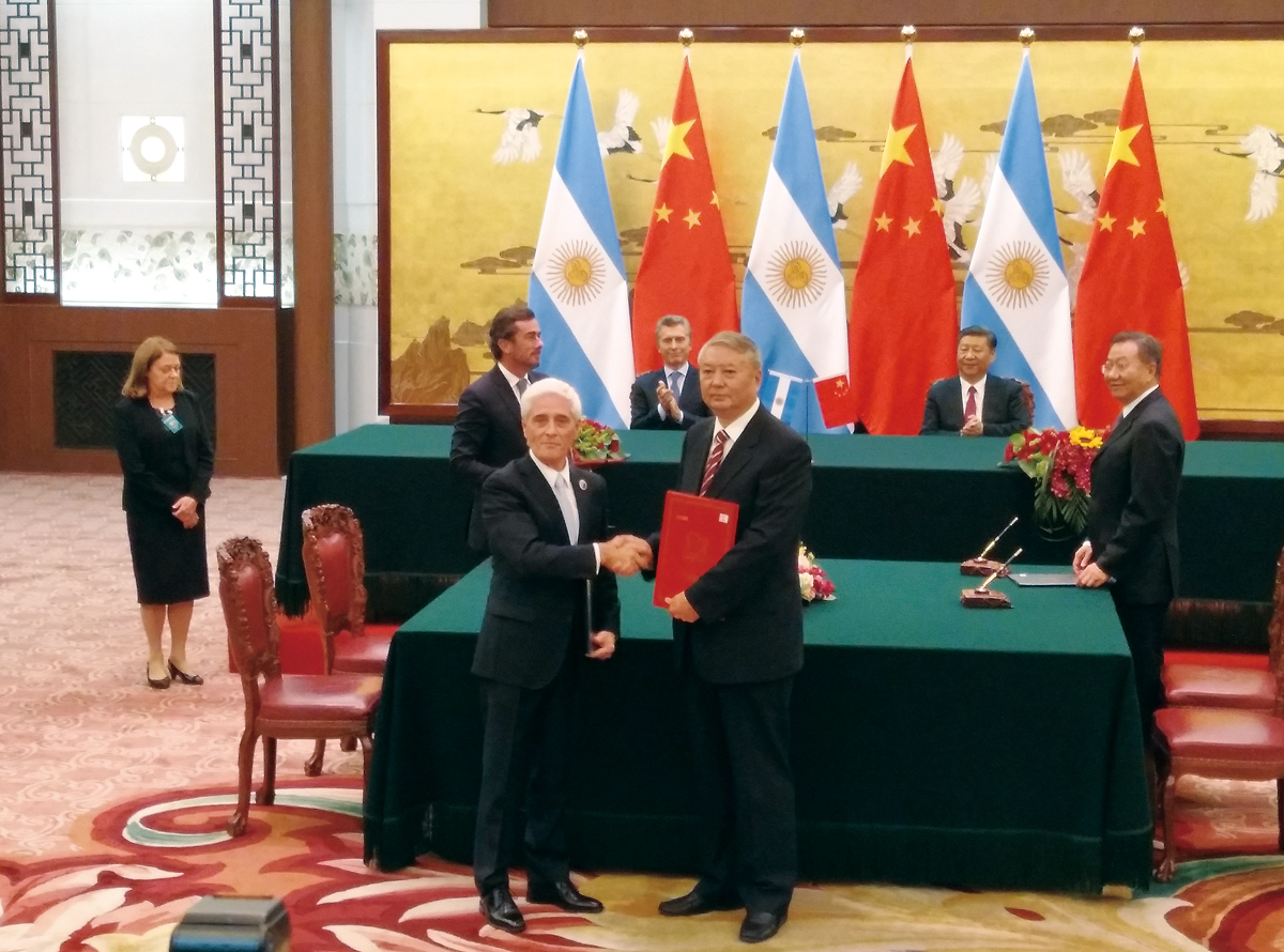 2017年5月17日，在中国国家主席习近平与阿根廷总统马克里共同见证下，中核集团董事长王寿君与阿根廷核电公司总裁塞莫罗尼签署了关于阿根廷第四座和第五座核电站的总合同。